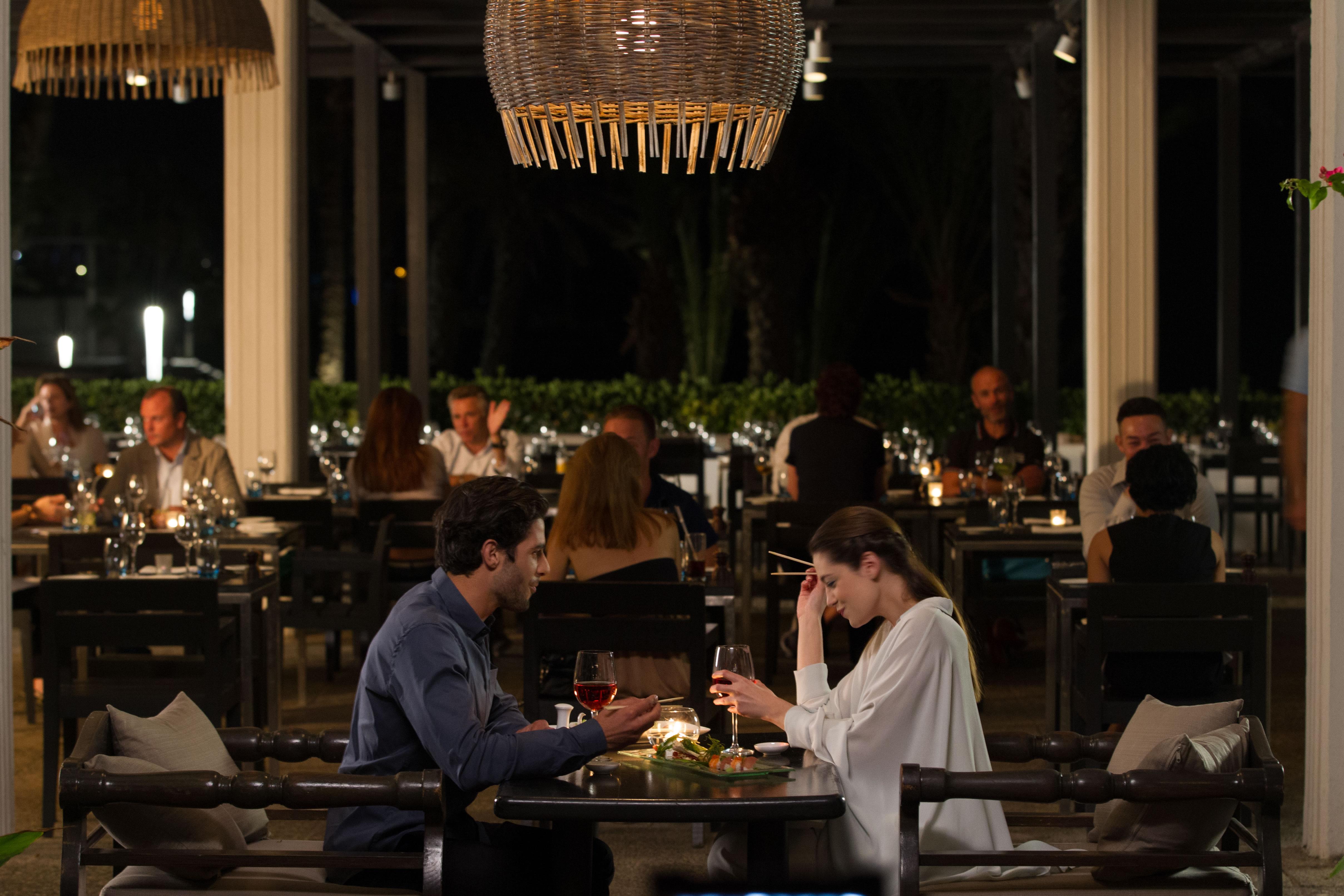Almyra Hotel Pafos Exterior foto The restaurant at the Four Seasons Hotel