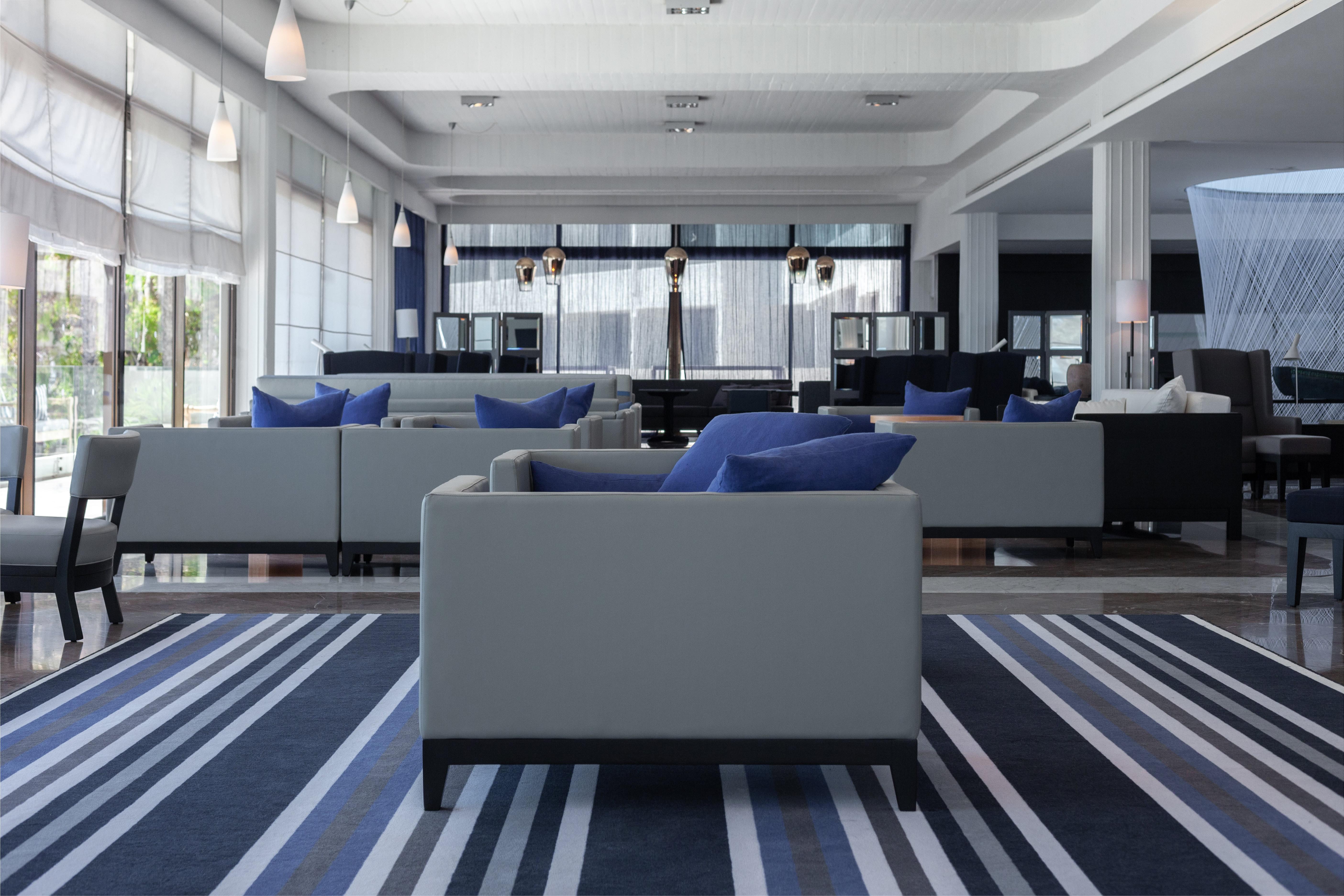 Almyra Hotel Pafos Exterior foto The lounge at the airport