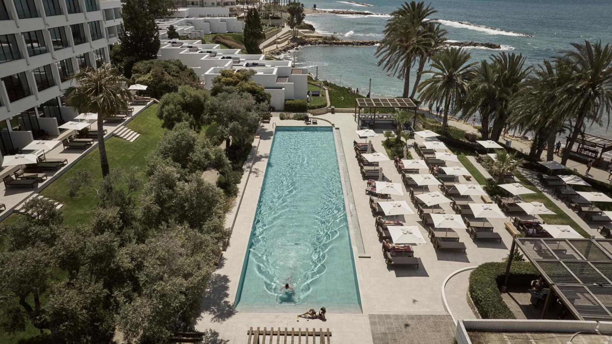 Almyra Hotel Pafos Exterior foto The pool at the Royal