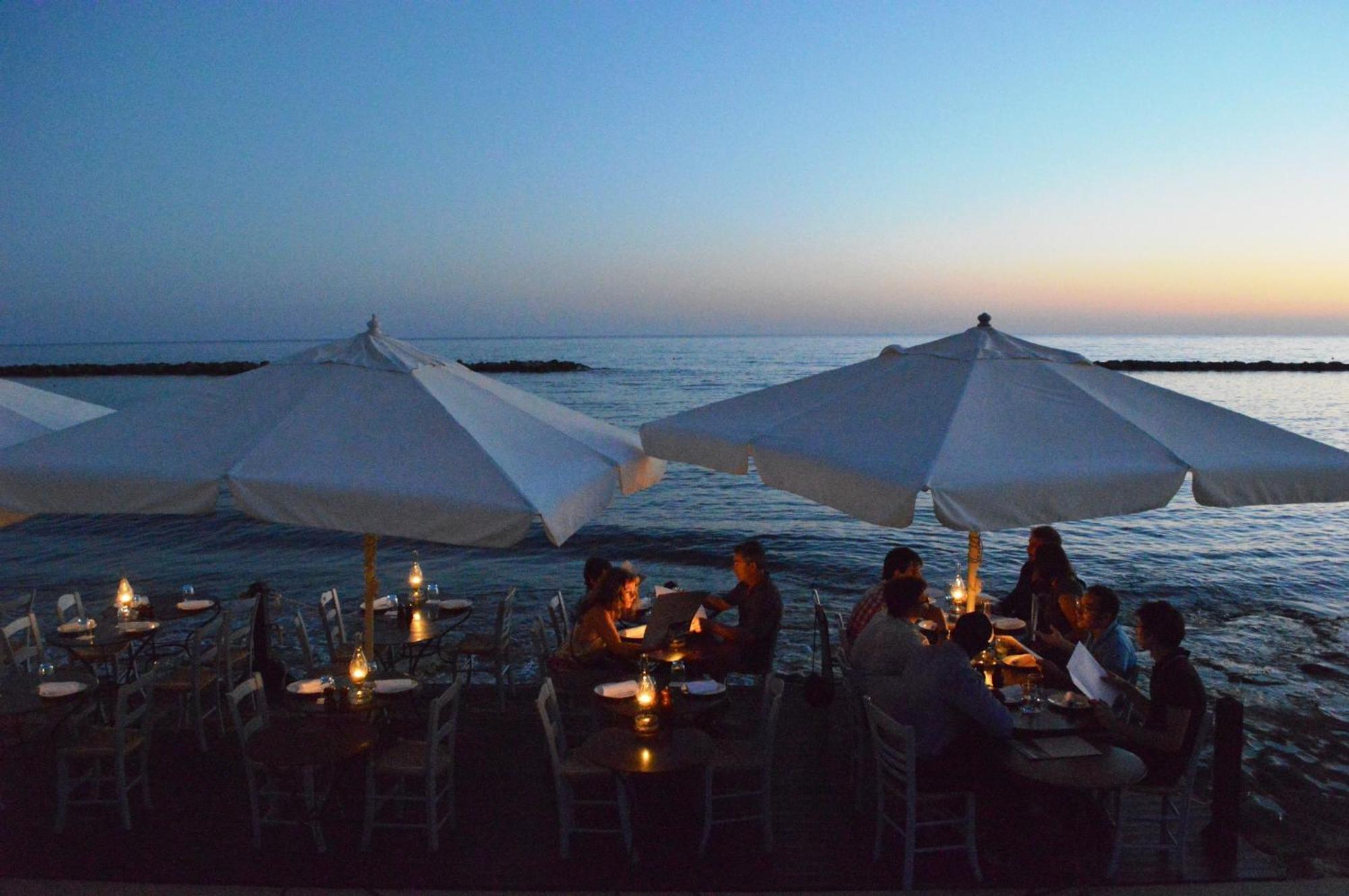 Almyra Hotel Pafos Exterior foto Beach restaurant in Italy