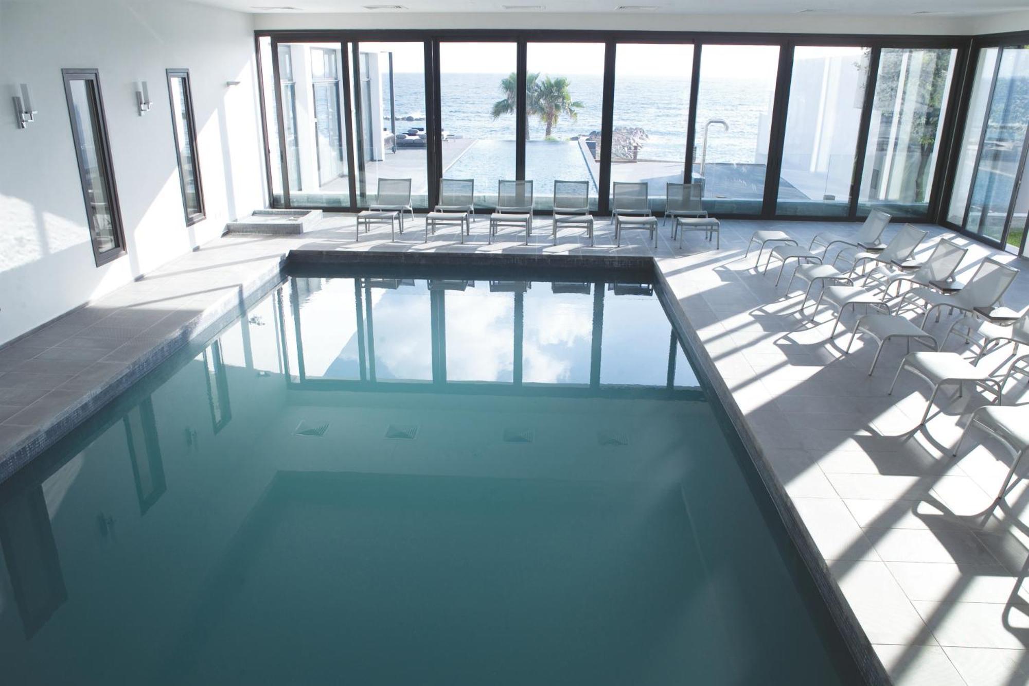 Almyra Hotel Pafos Exterior foto The pool at the Hotel du Lac