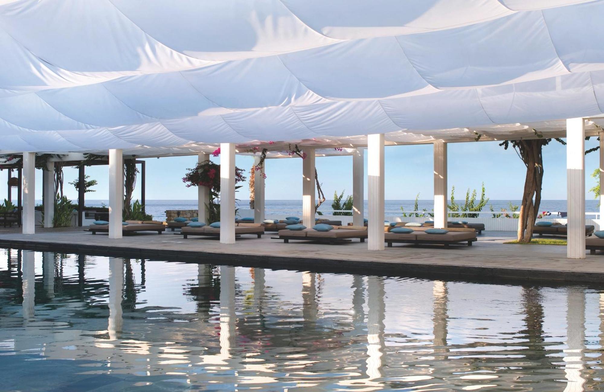 Almyra Hotel Pafos Exterior foto The beach club at the resort