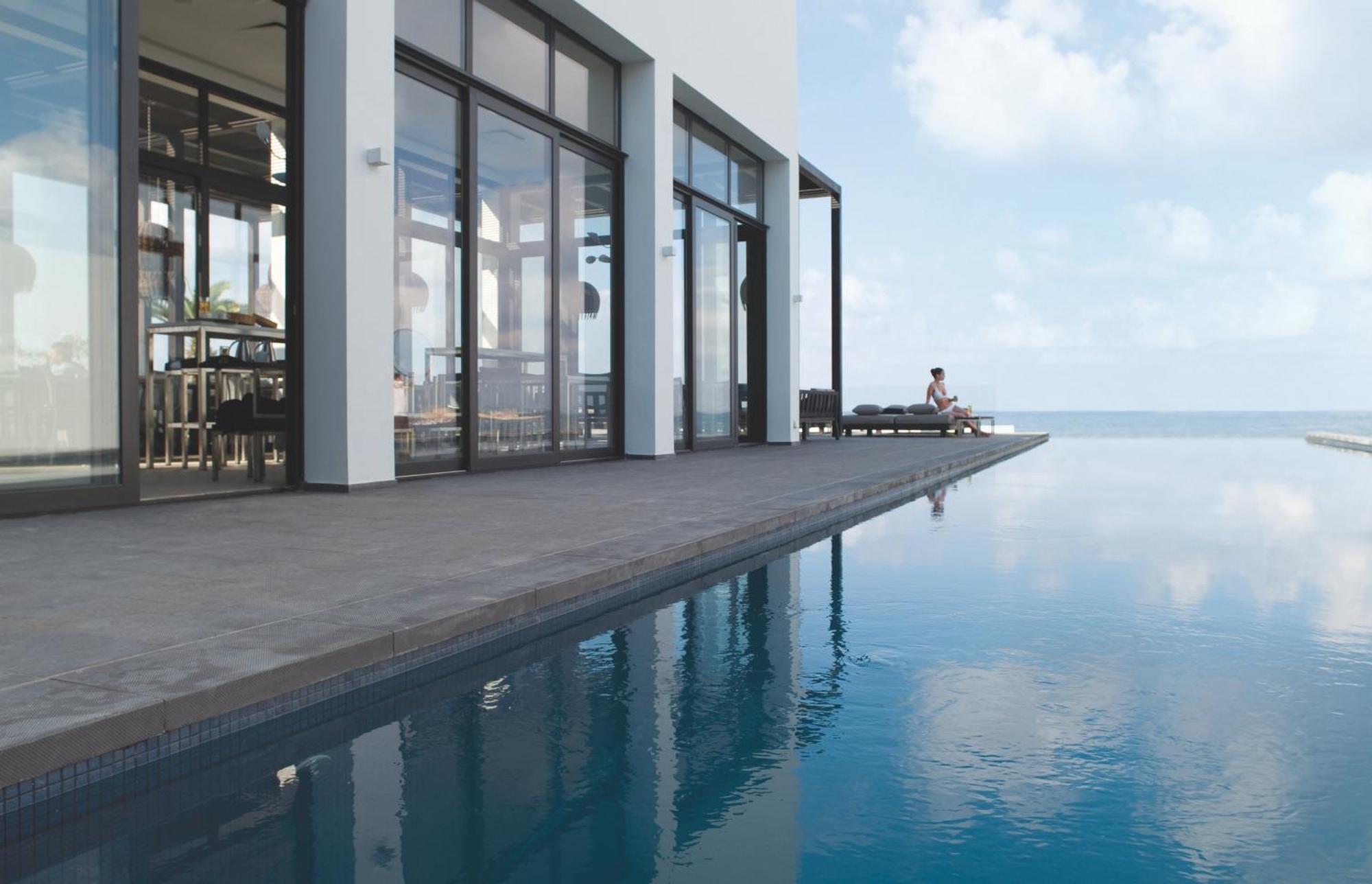 Almyra Hotel Pafos Exterior foto Infinity pool